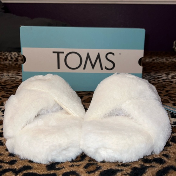 TOMS Slippers - Picture 1 of 3